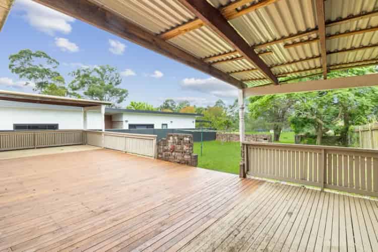 Fully renovated kitchen and bathroom house back to Park!