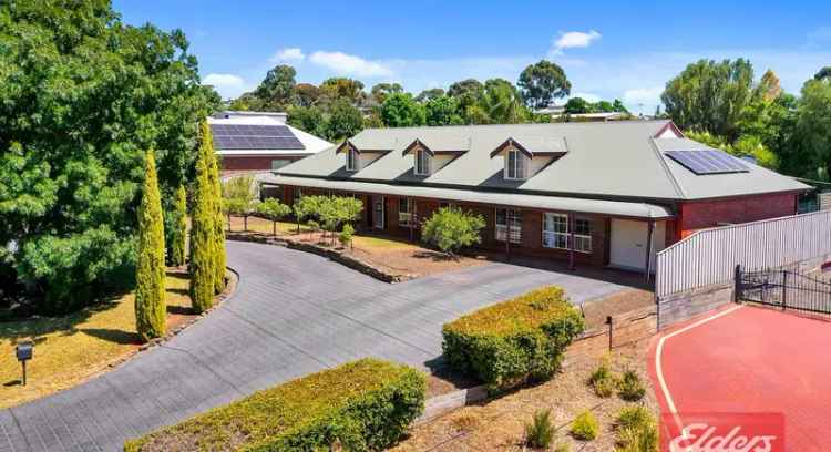 6-Bedroom Home with Pool and Games Room in Gawler