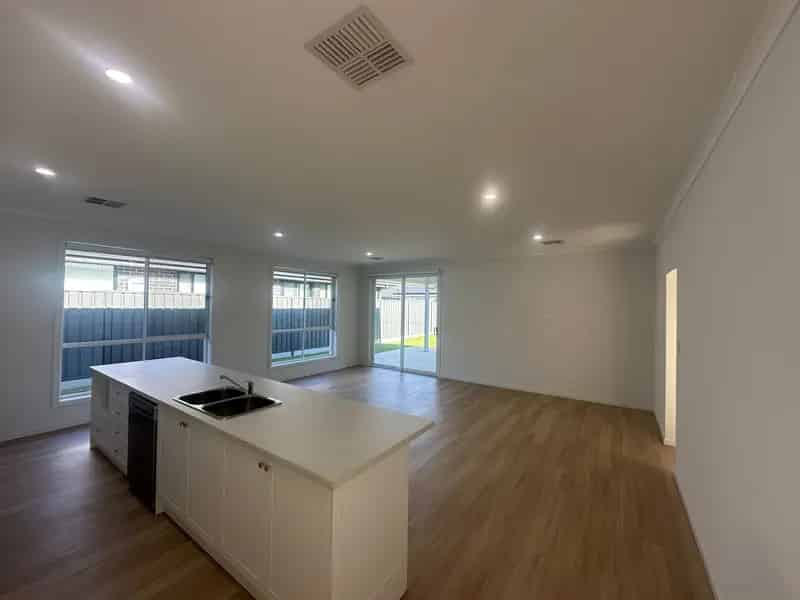 4 Campiana Street, Angle Vale SA 5117 - House For Lease