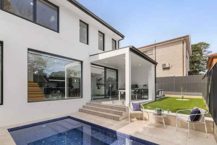 Luxury Family Home 4 Ensuites Pool Burwood Croydon