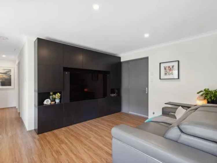 Modern 2-Bedroom Home in Bicton