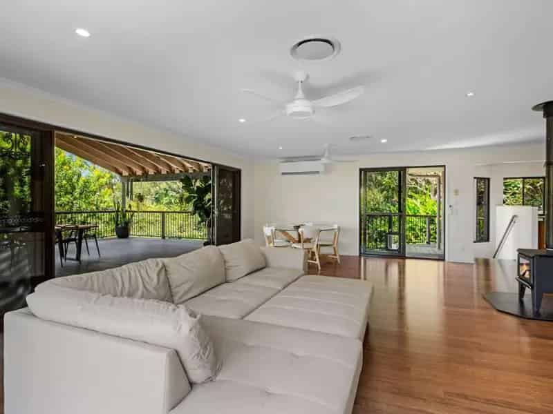 Rent Rural Property in Mudgeeraba with Spacious Home and Pool