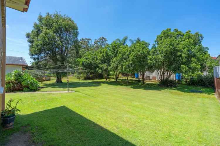 Chermside Highset Brick Home Near Shops and Schools