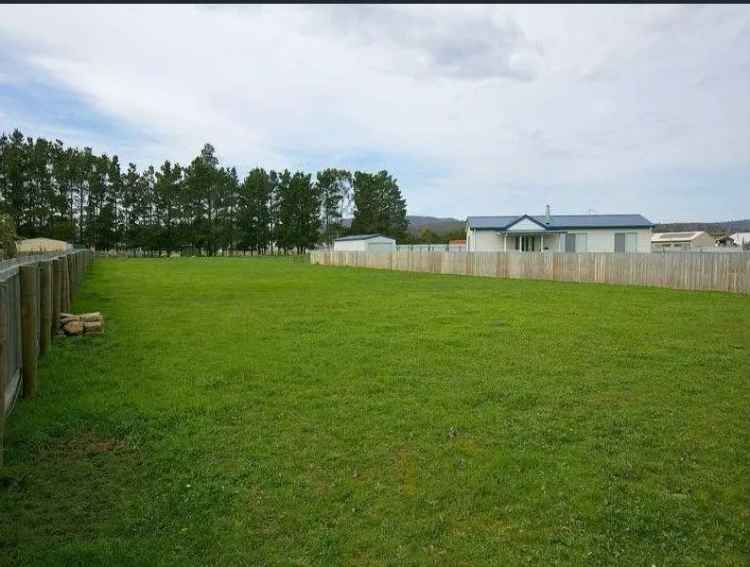 Land for Sale in Bothwell - Large Parcel to Build Your Dream Home