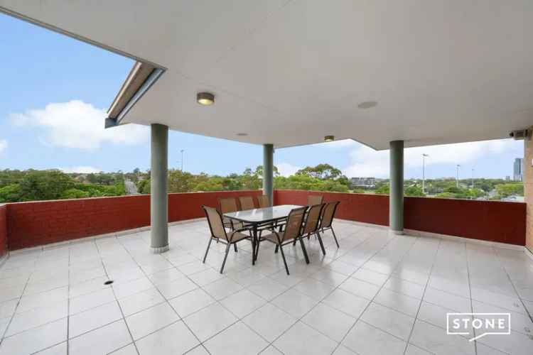 Luxury 4-Bedroom Penthouse Apartment North Parramatta