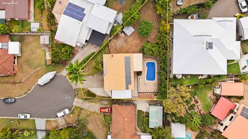 FAMILY FRIENDLY LOCATION…POOL + BIG BLOCK