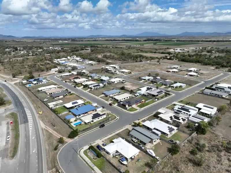 Buy land in Whitsunday Breeze Estate with fully serviced allotments