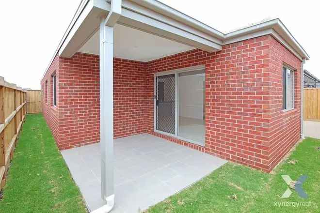 4 Bed Family Home in Tarneit - Double Garage & Ducted AC