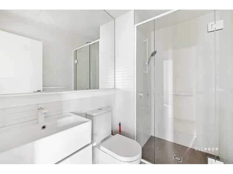 Spacious 2 Bedroom Sun Filled Large Apartment, North Facing In The Heat Of Cbd - Furnished