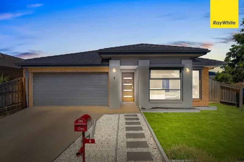 Modern Family Home in Prime Location with Riverside Living