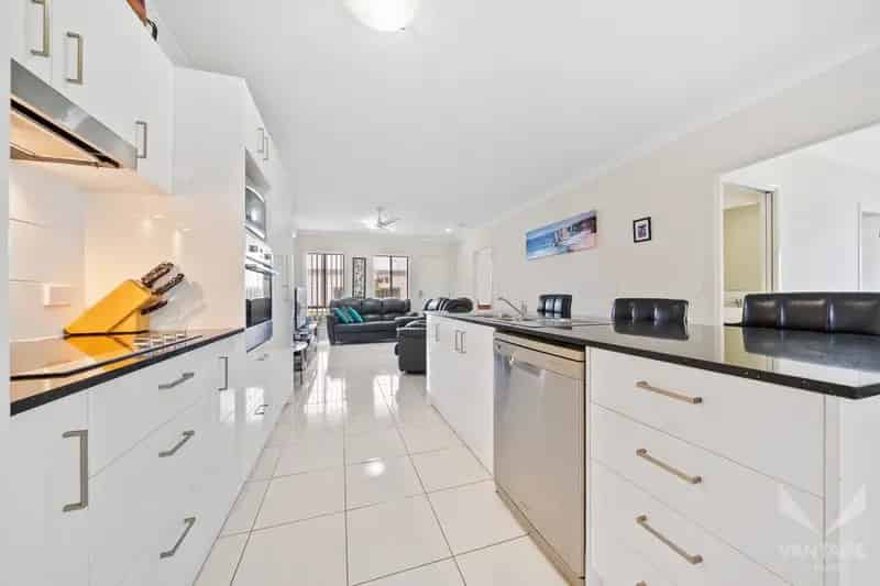 Vantage Eagleby Pines