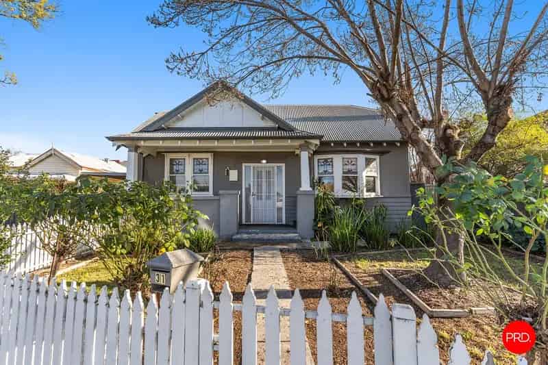 California Bungalow in Golden Square!