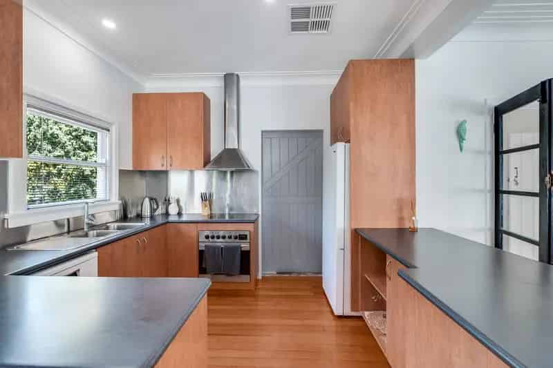Old East Albury Charm! A MUST SEE!!