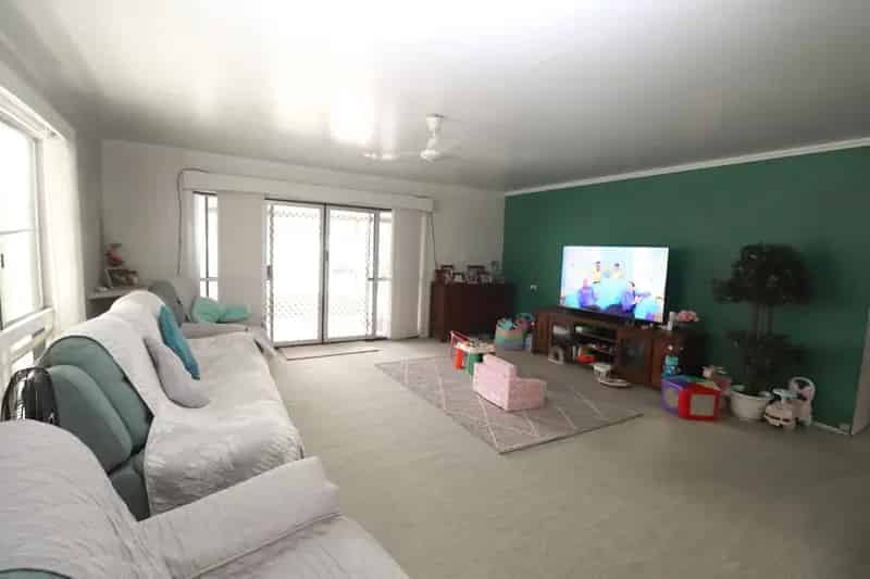 Huge Shed & Family home with Standout kitchen!