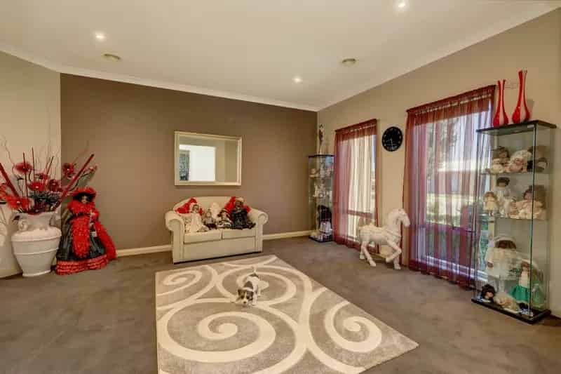 Elegant Modern Family Home
