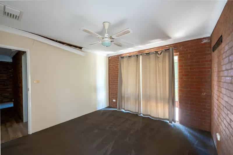 Ray White Forbes - 02 6851 1411