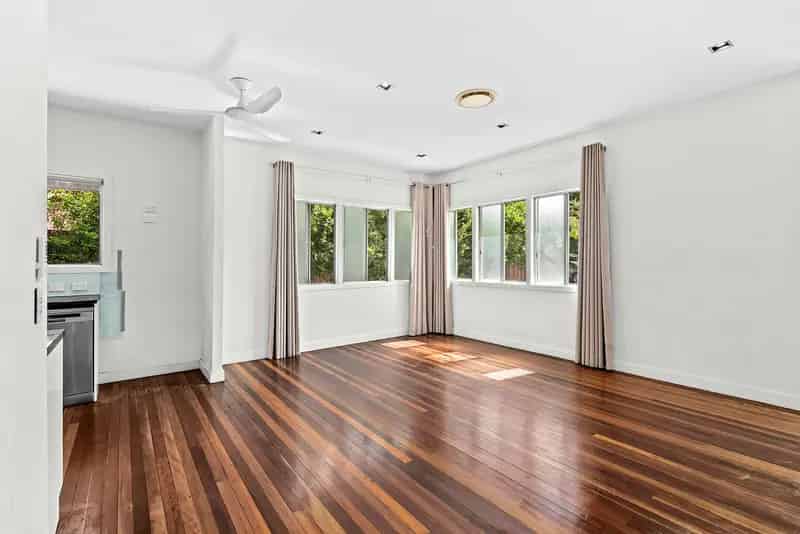 Outstanding Investment on 810m2 - 2 Lots!