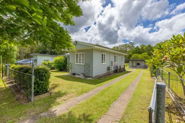 Renovated 3-Bedroom Cottage Woodford - Perfect First Home