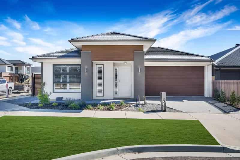 STUNNING HOME IN SMITHS LANE !