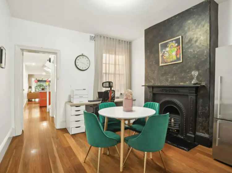 c1880 Victorian terrace in heart of historic Rocks precinct