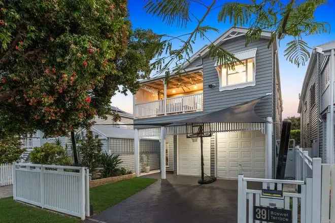 Spacious Family Home Dual Living Potential Near Manly Harbour and Wynnum CBD