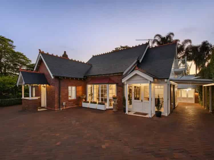 Buy Period Home with Park Like Grounds in Wahroonga