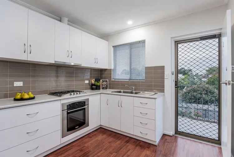 STYLISH 2 BEDROOM APARTMENT IN POPULAR SUBURB OF TORRENSVILLE