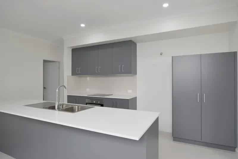 :: BRAND NEW EXECUTIVE HOME IN THE HEART OF HILLCLOSE ESTATE