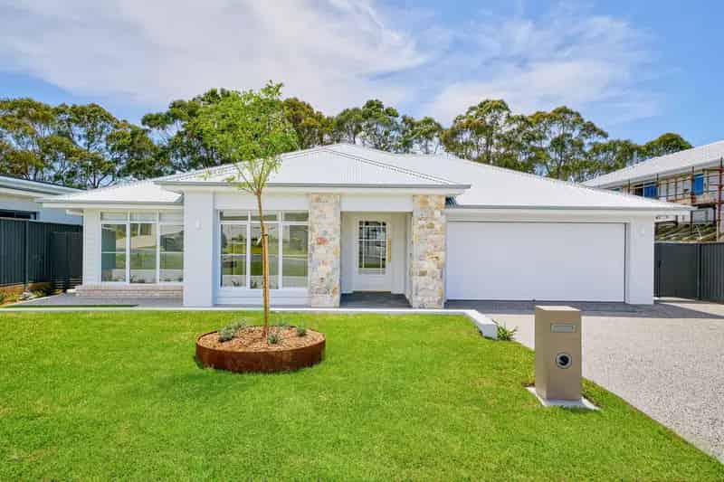 Lease stunning family home in Port Macquarie with reserve views
