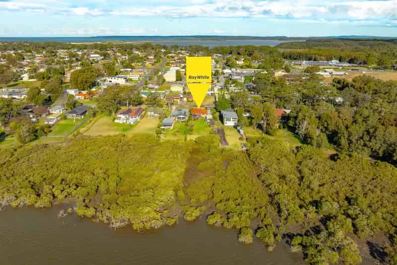 Absolute Waterfront Charming Renovated Coastal Home