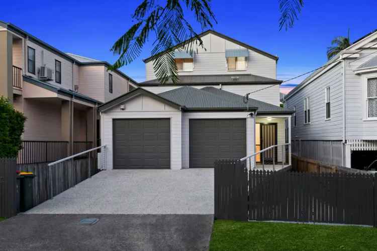 Contemporary Family Home in Kalinga Precinct