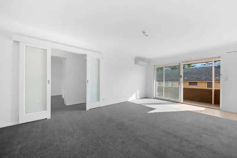 Lease Modern Apartment in Epping with Spacious Balcony and Garage