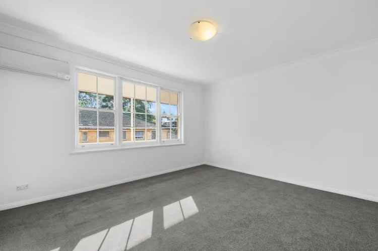 Lease Modern Apartment in Epping with Spacious Balcony and Garage