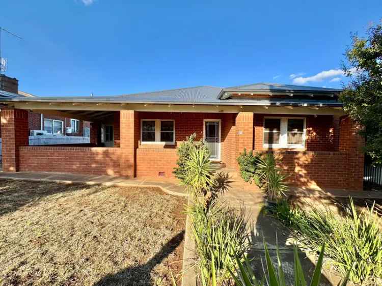 25 East Street, Parkes NSW 2870 - House For Lease