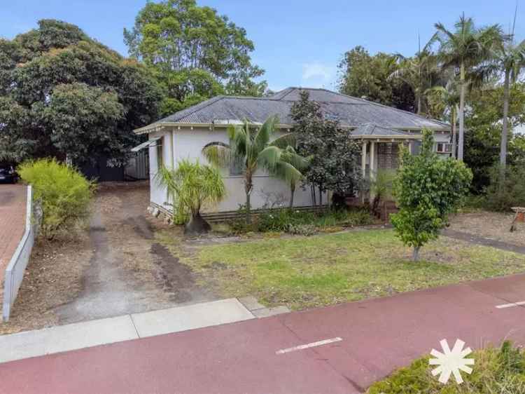 House For Sale in City of Canning, Western Australia