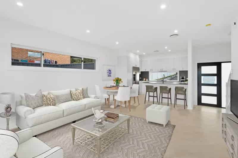 Lease 3 Bedroom Townhouse in West Wollongong with Modern Features