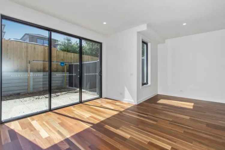 3 Bedroom Townhouse Melbourne 194m²