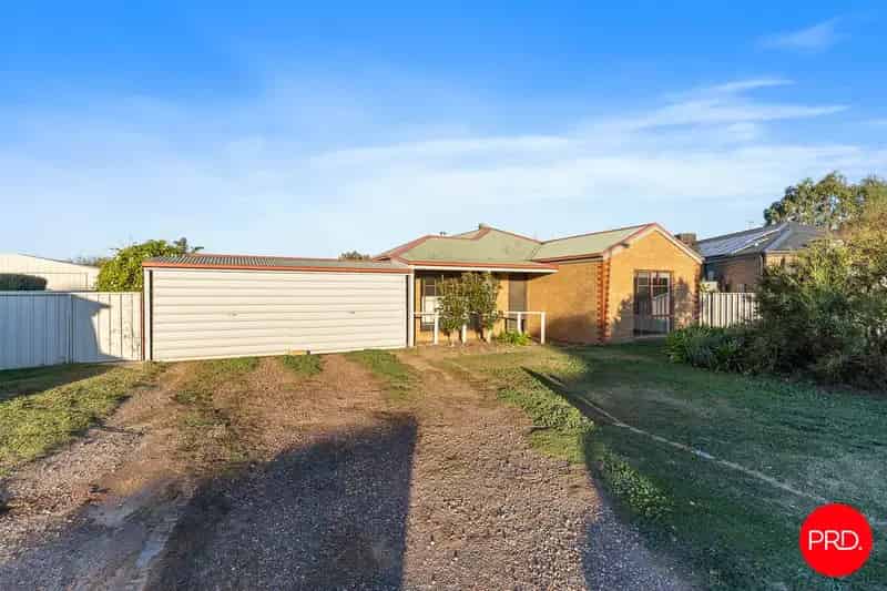 Neat three bedroom home in quiet court!
