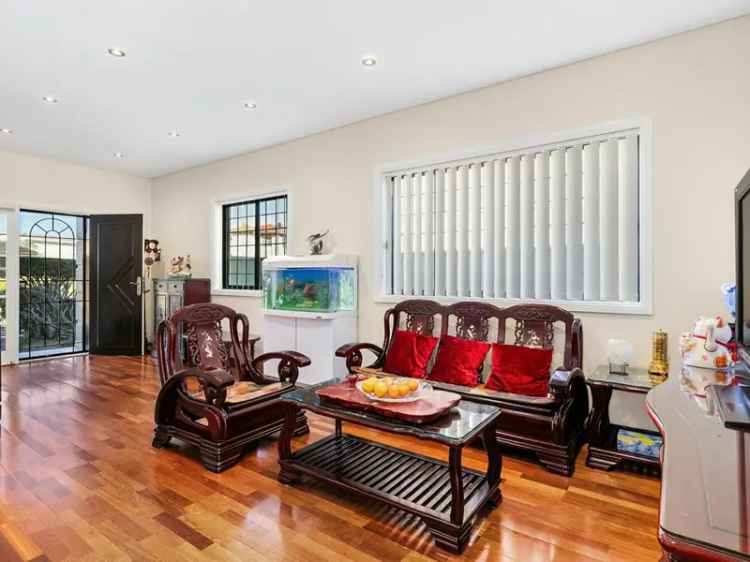 Torrens title duplex enjoys beachside convenience