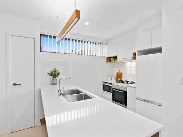 Modern Apartment with Water Vista Wynnum