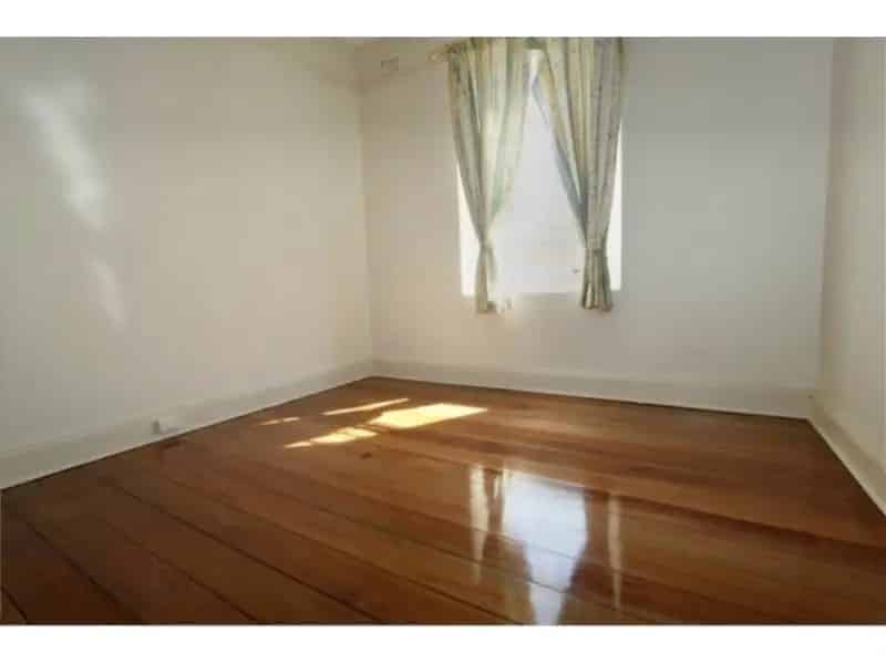 Close To Cbd - 2 Bedroom Semi-Detached Home