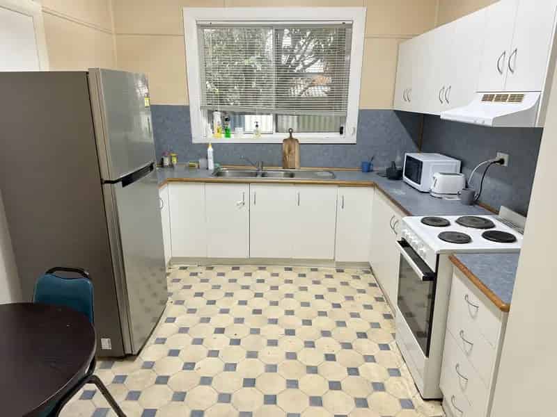 CUTE COTTAGE IN WEST MOREE CLOSE TO THE CBD