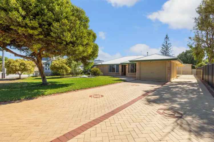 Lancelin Coastal Home 3 Bed 2 Bath - Spacious & Serene