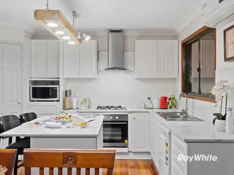ELEVATED QUEENSLANDER LIVING - ON THE RIVER