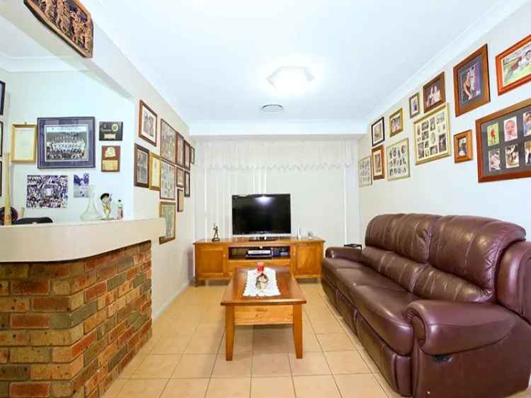 Buy House 4 Bedroom Home with Pool and Garden in Glen Alpine