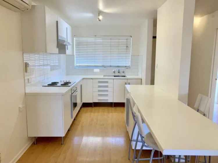 Renovated Light Bright Unit Near City and River