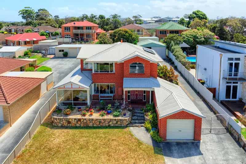 DRAMATIC WATER VIEWS - SELECT & SUBSTANTIAL PROPERTY