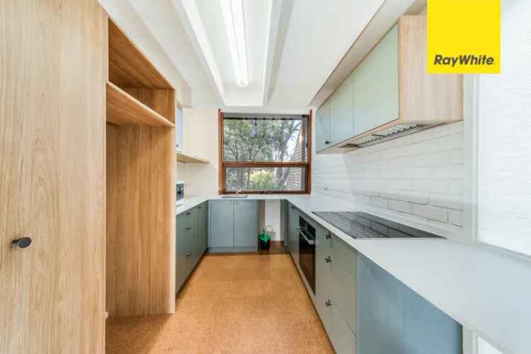 Wybalena Grove Townhouse  Renovated 2 Bed Pool Bushland Views