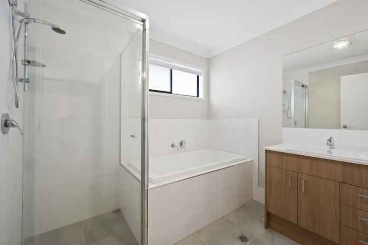 3 Bed House Heddon Greta NSW - Ensuite - Garage