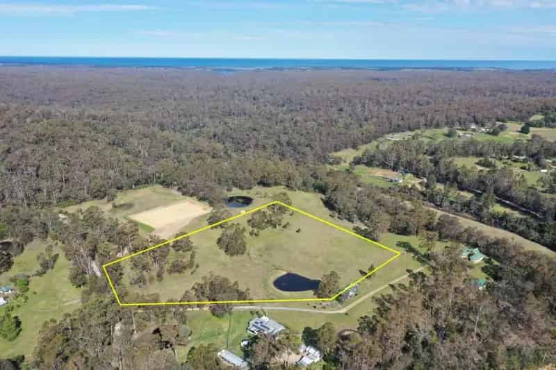 Buy lifestyle block near Lakes Entrance with cabin and water access